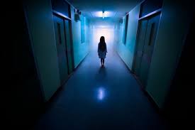 Tentu saja gergaji dan hiu maniak itu menyeramkan, tapi ayolah, hantu pasti lebih. Pengalaman Misteri Sepanjang Bekerja Di Hospital Fiksyen Shasha