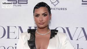 Demi lovato frozen yogurt drama ripped by piers morgan: Demi Lovato Comes Out As Pansexual Billboard