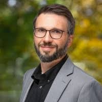 Gale Steele's Instagram, Twitter & Facebook