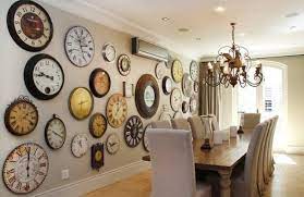 Invasion D Horloges Anciennes Dans La Salle A Manger Epuree Home Decor Clock Wall Decor Home