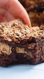 Kit Kat Brownie Recette Video Recette Video Recette Brownies Recettes De Cuisine Recette Patisserie Facile