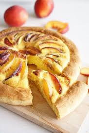Une Delicieuse Tarte Avec Une Pate Qui Change Car Elle Est Briochee Ce Dessert Peut Etre Servi Au P Nourriture Delicieuse Tarte Sans Pate Cuisine Et Boissons