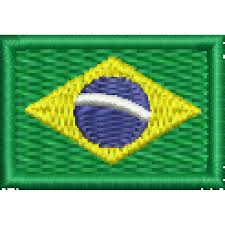 É composta por uma base verde em forma de retângulo, sobreposta por um losango amarelo e um círculo azul, no meio do qual está atravessada uma faixa branca com o lema ordem e progresso, em letras maiúsculas verdes. Patch Micro Bandeira Do Brasil 2x3 Cm Cod Mbp91