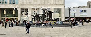 Brunnen Der Volkerfreundschaft Am Alexanderplatz Brunnen Freundschaft Sehenswurdigkeiten