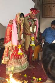 Wünsche zur hochzeit sie suchen schöne wünsche zur hochzeit, weil sie bald auf einer hochzeit eingeladen sind und ihre glückwunschkarte an das liebe brautpaar. Indische Hochzeit Ablauf Brauche Und Das Kleid Aytour