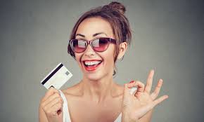 Uni graduates have TWICE the personal debt of those with no degree