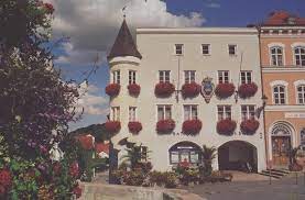 Kraiburg am inn) je grad u njemačkoj saveznoj državi bavarska. Markt Kraiburg A Inn