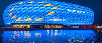 The grass covers an area of 72 meters width and 111 meters length. Farben Von 1860 Und Bvb Darum Leuchtet Allianz Arena Blau Und Gelb