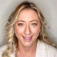 Leanne Sanders's Instagram, Twitter & Facebook