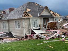 A tornado seriously damaged homes in barrie, ont., after a storm tore through the region. Cu2ld6m3vkmwpm