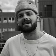 Cameron Gower's Instagram, Twitter & Facebook