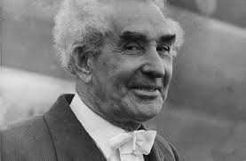 I grow up as a young man in the 80s and 90s and understood the greatness of  sir Eddie...he wasn't without fault...but he was a one who have jamaica  best interest at