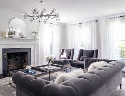Gerade große wohnzimmer wirken durch so eine unterteilung oft als besonders lässig und gemütlich empfinden wir es, wenn sowohl sofa als auch sessel mit ihren vorderbeinen auf dem teppich stehen. Kleines Wohnzimmer Grosses Sofa Chesterfield Sofa Ohrensessel Grau Lila Grosses Sofa Wohnung Wohnzimmer Inspiration