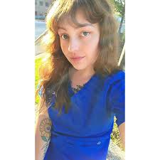 Do identical twins like dressing up in identical clothes and having all  identical things growing up?