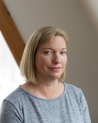 Sarah Dunn's Instagram, Twitter & Facebook