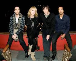 The song was born in buenos aires, argentina, being one of the first songs haines had written in months. Help Im Alive Od Metric Texty Youradio