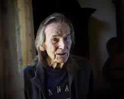 He has two children with first wife, brita lngegerd and another two children with second wife, elizabeth moon. Popsmacked The Enduring Genius Of Gordon Lightfoot Therecord Com