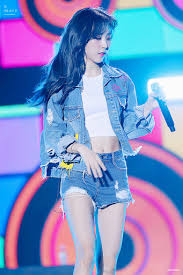 Curiosidadesdelrábano moonbyul tiene un crush por krystal, ex miembro de f(x), de hecho en una ocasión cuándo en un fanmeeting le . Mamamoo S Moonbyul And Krystal Jung Has One Thing In Common Whenever They Re Featured On Videos Kissasian
