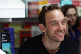 Las 5 novelas policiacas más recomendadas y adictivas de Joël Dicker,  ordenadas de peor a mejor según los usuarios de Goodreads