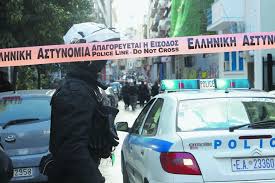 Κινητοποίηση της ελασ για παλιά οπλοβομβίδα. Frikh Stoy Zwgrafoy Tesseris Traymaties Apo Epi8esh 52xronoy Se Perastikoys Eidhseis Nea To Bhma Online