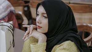 Unsur jepang karena memiliki citra aktif, praktis, dan simpel, sama dengan garis desain kami. Kisah 7 Desainer Busana Muslim Muda Cantik Berprestasi Halaman 3