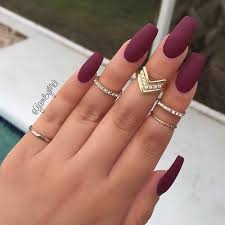 Paint the nails a red base coat then you use a brush to outline the complete nail. Cute Nails Red And Red Nails Image 3466001 On Favim Com
