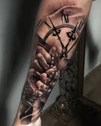 Une gravure avec des signes ésotériques et les signes du zodiaque. 100 Tatouages D Horloge Pour Homme Tatouez