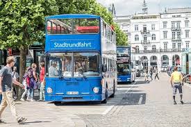 We took the hop on hop off tour of hamburg during a recent visit on a rainy day! Stadtrundfahrt Hamburg Hop On Hop Off Stadtrundfahrten