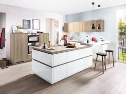 grifflose u kuche mit besonders exklusiver ausstattung fronten in mehrschicht hochglanz lack weiss kombiniert mit fronten in gra haus kuchen kuche kuche eiche