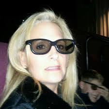 Michele Metz's Instagram, Twitter & Facebook