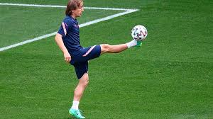 España se ha levantado del mazazo y ha conseguido el empate antes del descanso gracias a un gol de sarabia. Dpzkpwhoenakcm