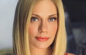 Η ζέτα μακρυπούλια είναι από τις πιο ταλαντούχες και όμορφες γυναίκες της ελληνικής showbiz. Bary Pen8os Gia Th Zeta Makrypoylia Fay S Book