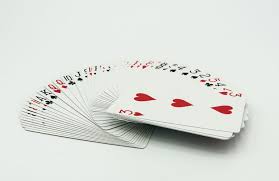 what are the features of a standard deck of cards