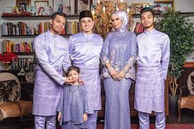 Rr baju melayu 2021 baju melayu in maroon. Rozitachewan1 Baju Raya Rizmanruzaini Baju Melayu Mankajang29 Sampin Teh Songket Jewellery Habibjewelsofficial Instagram Pengantin Melayu