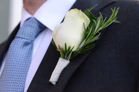 Anyone can learn how to make a boutonniere. Oa Iaxh2ffvfim