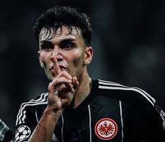 Can Uzun'dan gol sevinci açıklaması: Yaptığım gol sevinci GS'a veya  taraftarlara yönelik değildi, sadece golümün spontane bir duygusal  kutlamasıydı. Kendi vatandaşlarıma veya ülkemin bir kulübüne karşı asla  saygısızlık yapmam. Davidson 2 tane