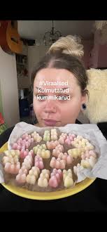 Kes veel katsetanud ja kas meeldisid? 🐻🐻 #viralfood #frozengummybears  #snack #tastetest #asmr #candytok #haribogummybears