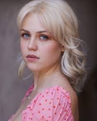 Lola Mcleod's Instagram, Twitter & Facebook