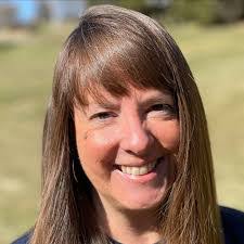 Julie Wickham's Instagram, Twitter & Facebook