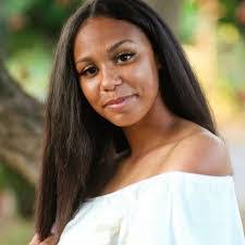 Dixie Burns's Instagram, Twitter & Facebook