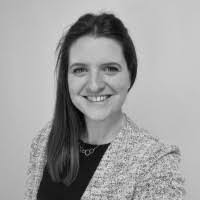 Lisa Pini's Instagram, Twitter & Facebook