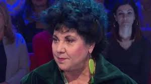 La sua parlata con l'accento tipico napoletano è divenuta riconoscibile praticamente a tutti. Marisa Laurito Vita Privata Eta Ex Marito Compagno Pietro Figli Mai Avuti Lanostratv
