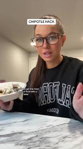 2 meals for the price of 1 🤗 #chipotle #chipotlehacks #chipotlebowl  #easylunch #quicklunch #easydinner #chipotlehack #lunch #lunchideas