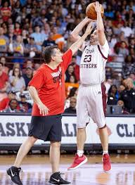 After ted cruz was photographed fleeing texas for cancun after a winter storm wreaked havoc on millions of households in the state, he is reportedly now volunteering to help out and check on his neighbors and constituents. Jimmy Kimmel Texas Sen Ted Cruz Face Off In The Worst Basketball Game Ever