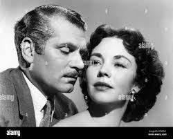 Edith Archer's Instagram, Twitter & Facebook