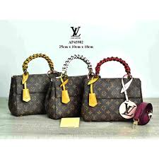 Penampilan anda semakin memukau saat menggunakan tas fashion. Tas Batik Modern Louis Vuitton Tas Branded Kelas Dunia