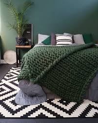 Black And Green Bedroom Ideas Bedroom Twastwachtenwaaard Nogwatdetailsaandemuurengordijnenophangen Maarikslaaplekkervanaafden Living Room Decor Purple Purple Bedrooms Bedroom Green