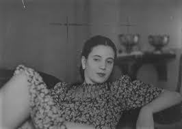 Madonna looks so much like eva peron it's in a way kind of eerie. Exponen Fotos Ineditas De Eva Peron A Cien Anos De Su Nacimiento