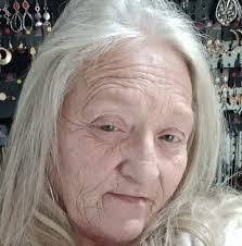 Gena Lynn's Instagram, Twitter & Facebook