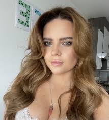 Leah Nicholas's Instagram, Twitter & Facebook